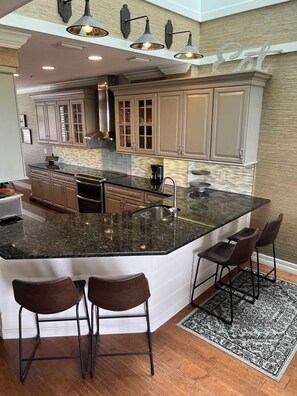 Microwave, oven, stovetop, dishwasher - 3-bedroom townhome in fabulous Longboat Key with stunning views and boat dock (Longboat Key)