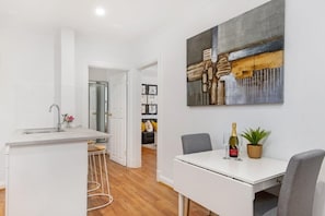 Dining - Ruthven Mansions CBD Boutique NY-Style Apartment (Adelaide)