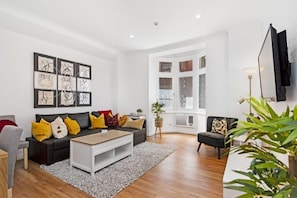 Living area - Ruthven Mansions CBD Boutique NY-Style Apartment (Adelaide)