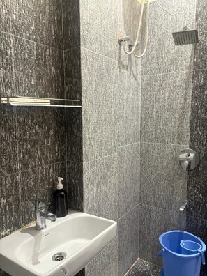 디럭스 더블룸 | 욕실 샤워