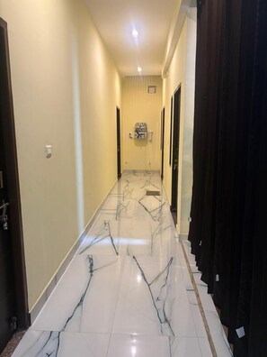 Lobby - Mahalaxmi Guest House (Varanasi)