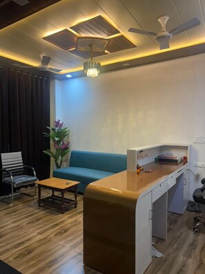 Reception - Mahalaxmi Guest House (Varanasi)