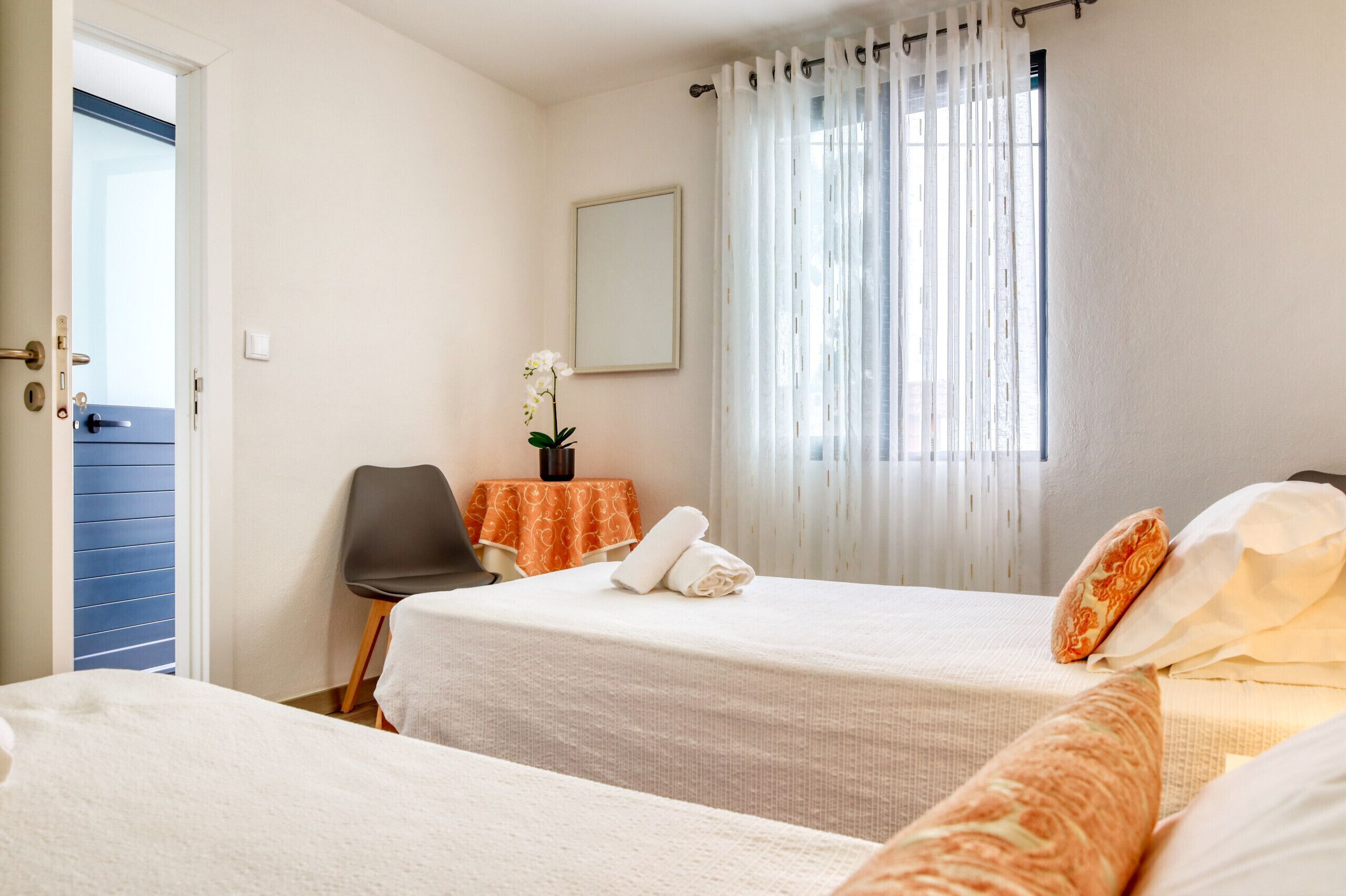 2 chambres, fer et planche à repasser, Wi-Fi gratuit, draps fournis