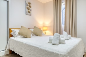 2 makuuhuonetta, silitysrauta/-lauta, ilmainen Wi-Fi, vuodevaatteet