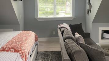 1 bedroom, in-room safe, iron/ironing board, free WiFi