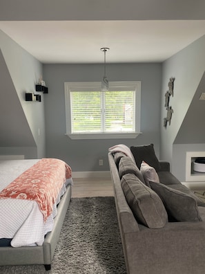 1 bedroom, in-room safe, iron/ironing board, free WiFi