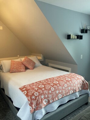 1 bedroom, in-room safe, iron/ironing board, free WiFi - Pine Point Beach private, quaint, charming studio. (Scarborough)