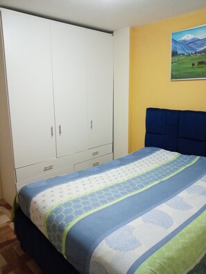 2 bedrooms, iron/ironing board, free WiFi, bed sheets