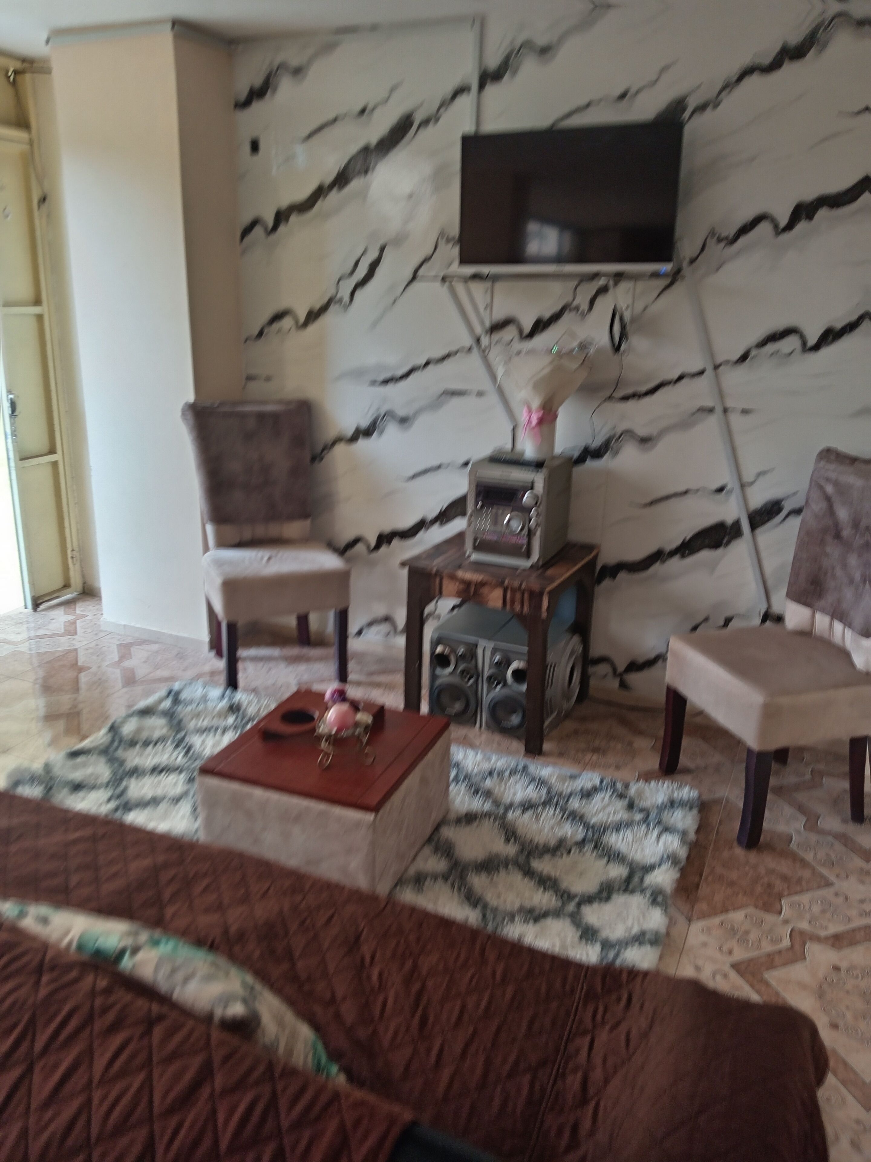 2 bedrooms, iron/ironing board, internet, bed sheets