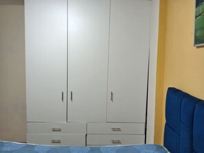 2 quartos, ferros/tábuas de passar roupa, Wi-Fi de cortesia