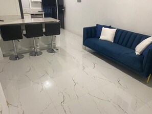 Living area - Cozy 2-bedroom apartment in enchanting Spanish Town with AC (Spanish Town)