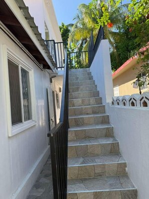 Property grounds - Cozy 2-bedroom apartment in enchanting Spanish Town with AC (Spanish Town)