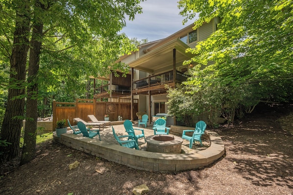Terrace/patio - New! Lake Area Mountain Gem w/ Hot Tub & Fire Pit (Oakland)