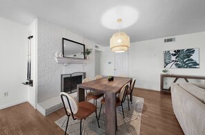 Dining - Cozy 3-bedroom house in Dallas/Lake Highlands (Dallas)