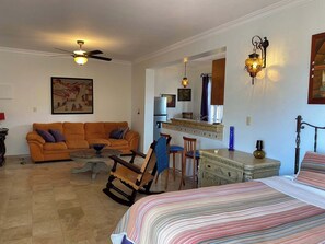 1 habitación, tabla de planchar con plancha, wifi y ropa de cama 