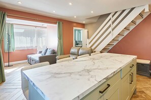 House | 1 bedroom, desk - Host Stay Knights Manor Way (Dartford)