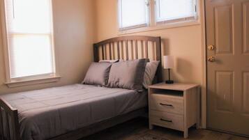 2 habitaciones, tabla de planchar con plancha, wifi y ropa de cama