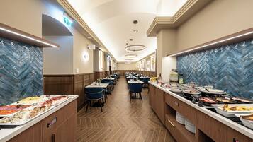 Desayuno de autoservicio incluido todos los días