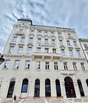 المنشأة من الخارج