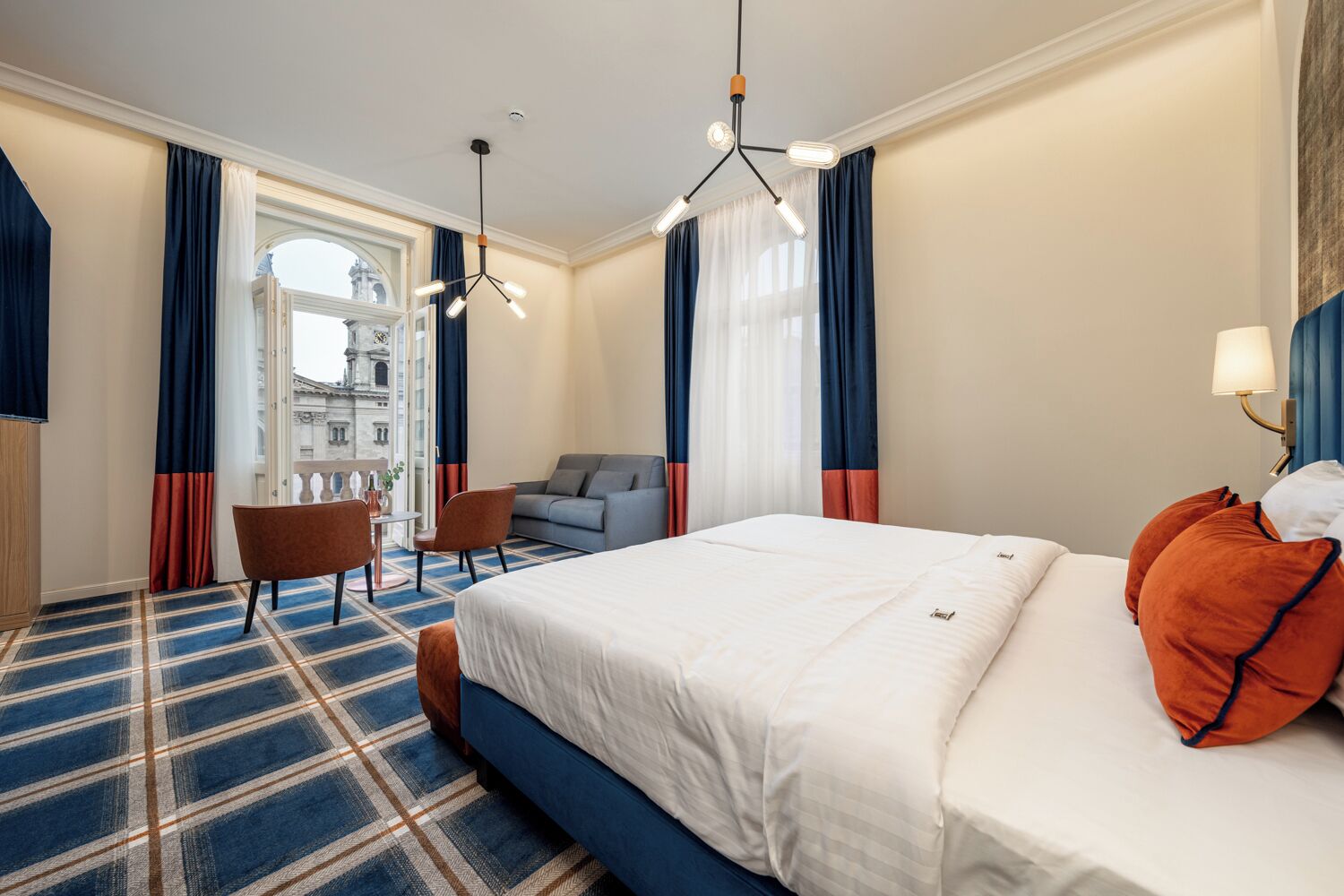 Signature Suite, City View | In-room safe, desk, blackout drapes, free WiFi