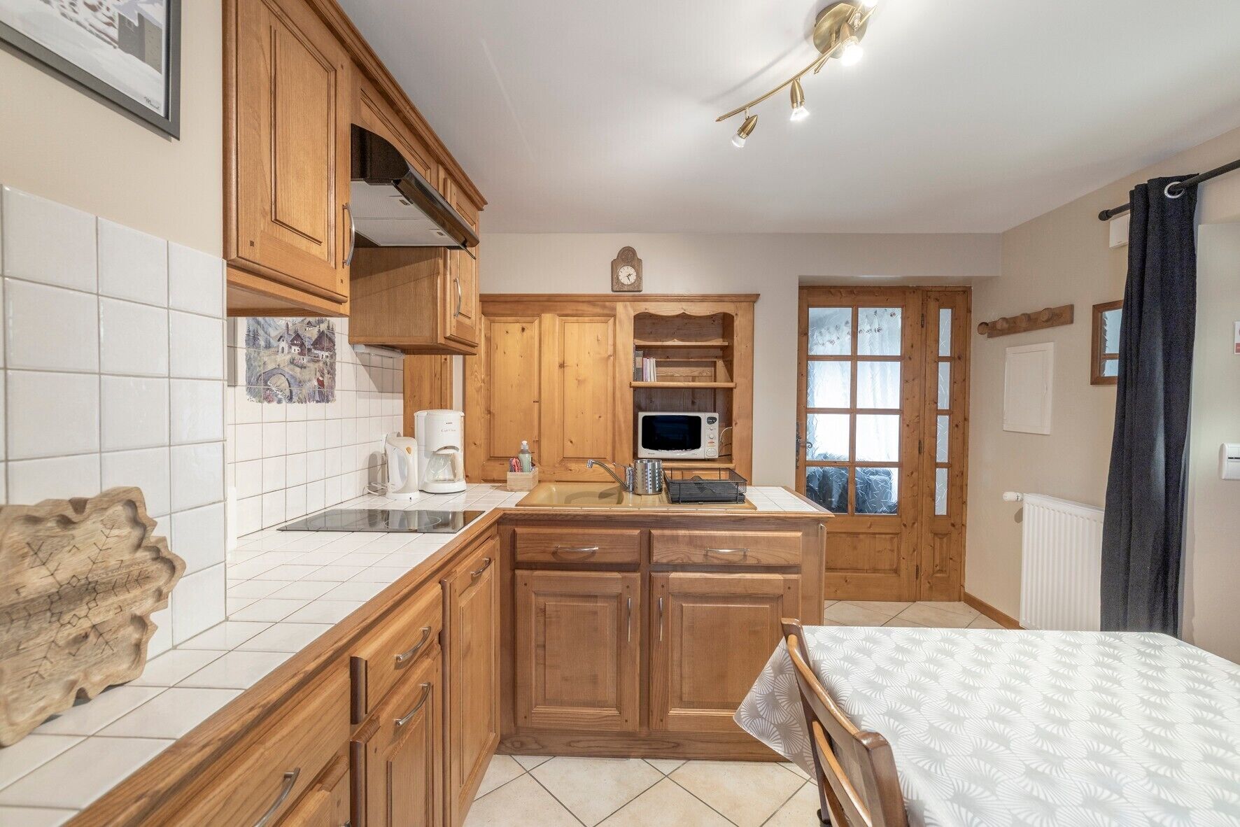 冰箱、微波炉、烤箱、炉灶