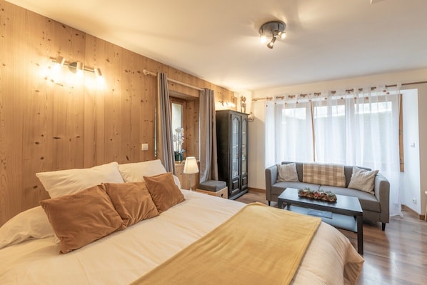 1 bedroom, iron/ironing board, WiFi, bed sheets