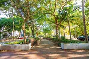 Property grounds - Stay like a local in this 1BR/1BA near Brickell. <br>Central location with parking, private patio, and fast WiFi. <br>Minutes to restaurants, cafés, nightlife, and everything Miami offers. (Miami)