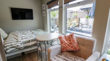 1 bedroom, individually decorated, individually furnished, free WiFi