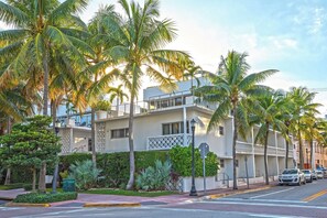 Exterior - 2 Queen Beds & Futon-FREE Parking, Handicapped Accessible Apartment- ADA approved (Miami Beach)