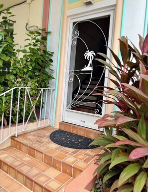 Exterior detail - This comfortable Studio setup features 2 queen beds, fast WiFi, and the rare perk of FREE parking. <br>A great home base for enjoying Miami, plus stay in the heart of South Beach’s coveted SoFi neighborhood—a short walk to the sand. (Miami Beach)