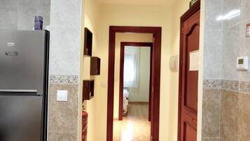 En 35-tommers Flatskjerm-TV med Parabol-TV