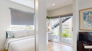 2 bedrooms, desk, iron/ironing board, travel cot - Spacious 2BR/2BA in the heart of Little Havana—steps to Calle Ocho, walk to local cafés, culture, and nightlife. Enjoy a stylish, fully equipped stay, with terrace, fast WiFi, and free parking. (Miami)