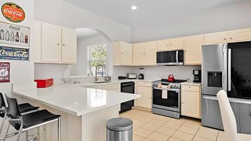 Cookware/dishes/utensils