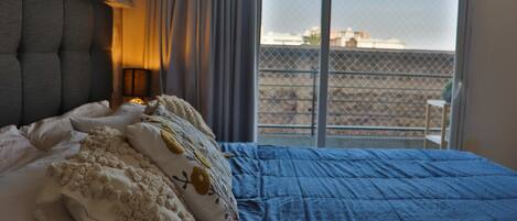 2 habitaciones, tabla de planchar con plancha, wifi y ropa de cama