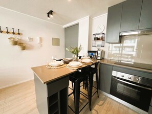 Fridge, microwave, oven, stovetop - HOM l WiFi Calefaccion Parking Lavadora Metro 4min (Santiago)