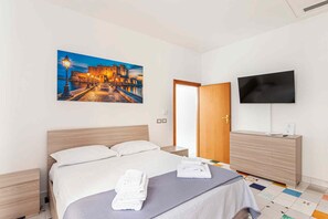 2 bedrooms, iron/ironing board, WiFi, bed sheets - Totò La Dimora di Parthenope Apartment (Napoli)