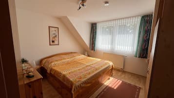 2 bedrooms, iron/ironing board