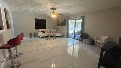 Stylish 4BR Home w/ Pool – Minutes to Beaches & Downtown Melbourne