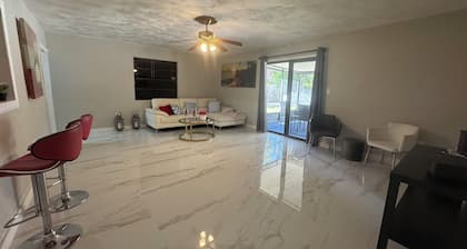 Stylish 4BR Home w/ Pool â Minutes to Beaches & Downtown Melbourne