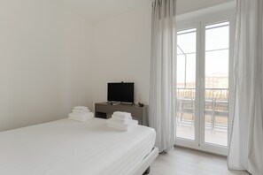 Appartamento, balcone, vista fiume | Ferro/asse da stiro, Wi-Fi gratuito