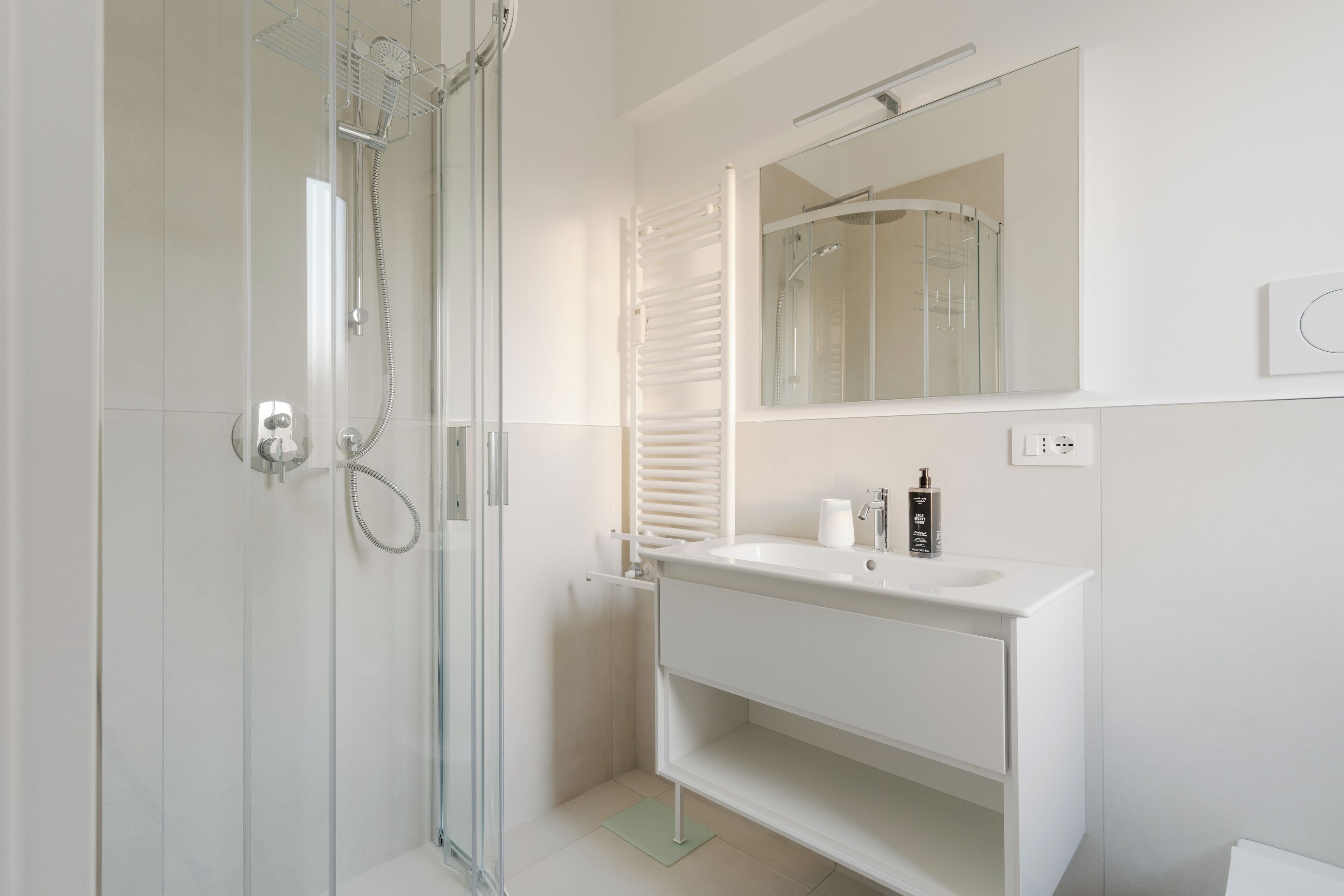 Appartamento, balcone, vista fiume | Bagno | Asciugacapelli, asciugamani