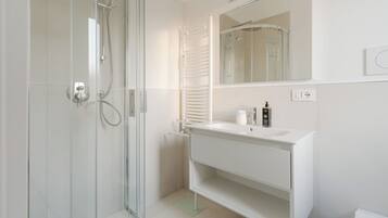 Appartement, balcon, vue fleuve | Salle de bain