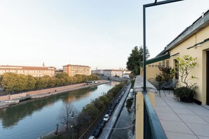 Apartemen, balkon, pemandangan sungai | Teras/patio