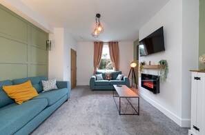 TV, fireplace - Luke Stays -West view (Durham)