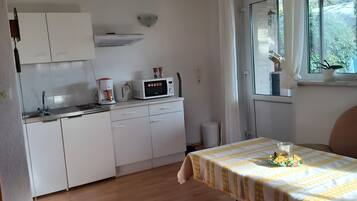 Fridge, microwave, stovetop, coffee/tea maker