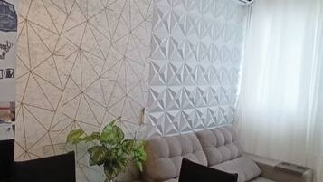 Una Smart TV, libros