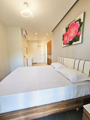 Iron/ironing board, bed sheets