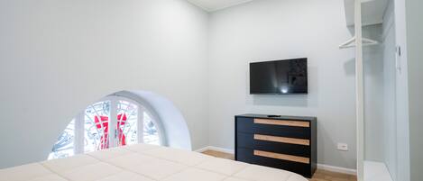 Classic Room, Hill View | Free WiFi