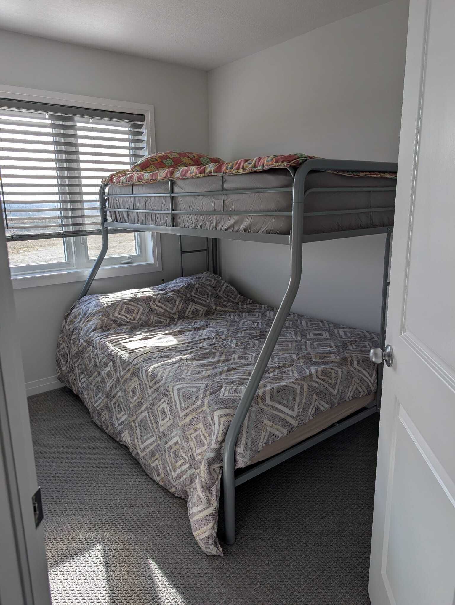 3 bedrooms, WiFi (free), bed sheets