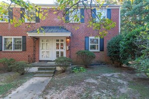 Exterior detail - Amazing location in Village District! Cozy & Quiet (Raleigh)